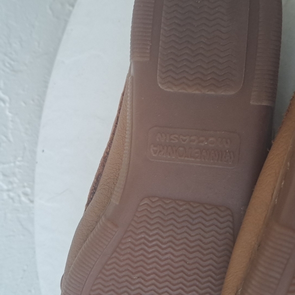 Minnetonka shoes size 8.5 - Picture 5 of 8